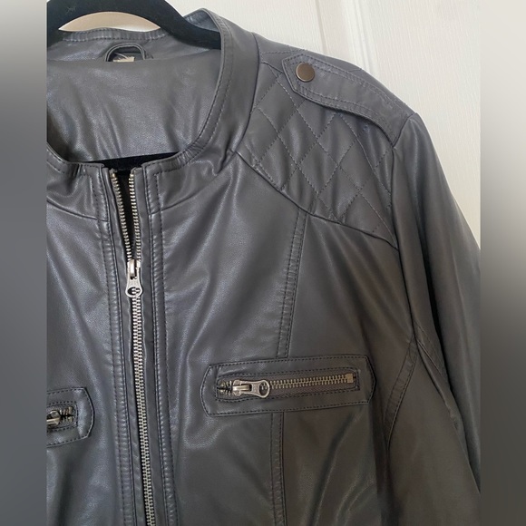 •SOLD• NWOT Penningtons Faux Leather Jacket - Picture 3 of 3